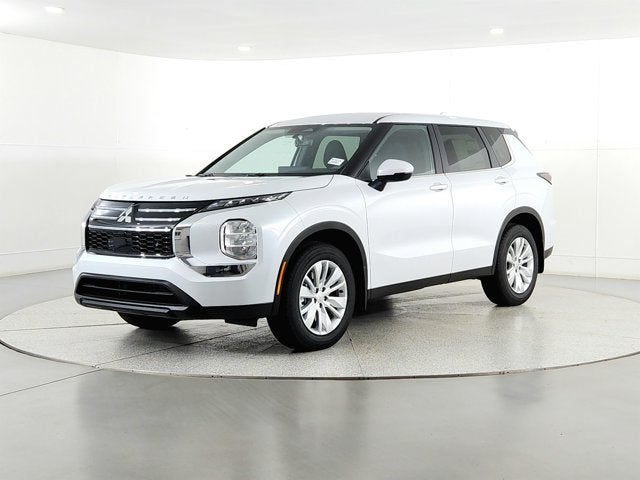 2026 Mitsubishi Outlander — side profile view