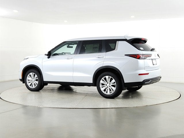 2026 Mitsubishi Outlander — rear three-quarter view