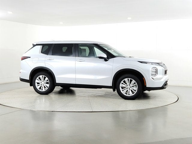 2026 Mitsubishi Outlander — detail view