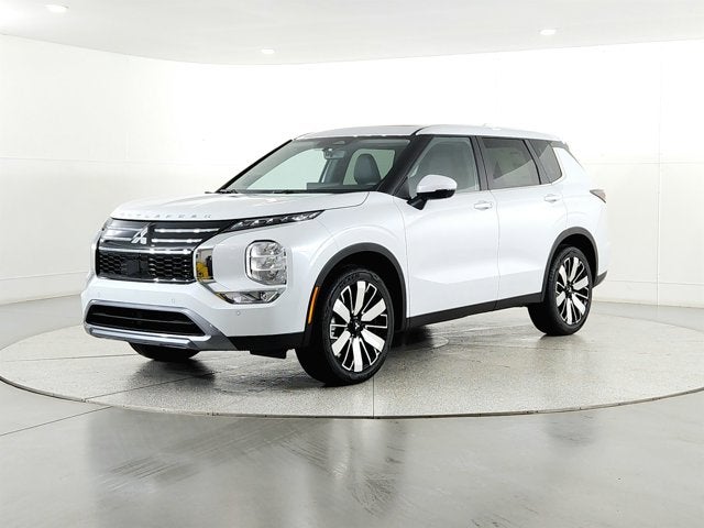 2026 Mitsubishi Outlander — side profile view