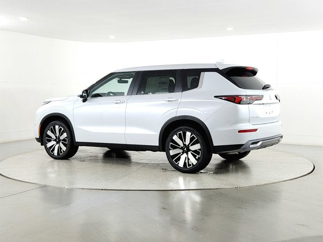 2026 Mitsubishi Outlander — rear three-quarter view