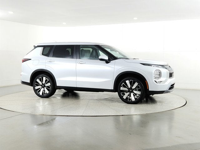2026 Mitsubishi Outlander — detail view