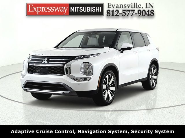 2026 Mitsubishi Outlander SE in White Diamond — front three-quarter view