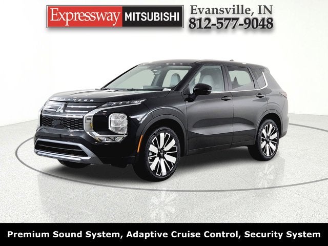 2026 Mitsubishi Outlander SE in Black Diamond — front three-quarter view