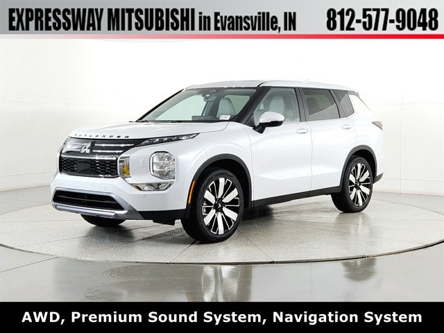 2026 Mitsubishi Outlander SE in White Diamond — front three-quarter view