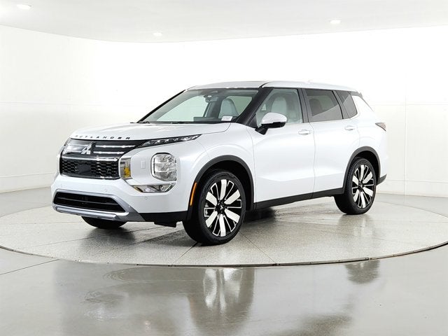 2026 Mitsubishi Outlander — side profile view