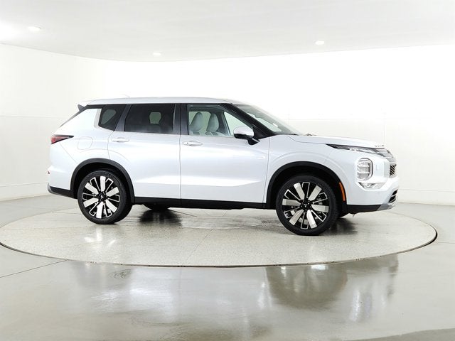 2026 Mitsubishi Outlander — detail view
