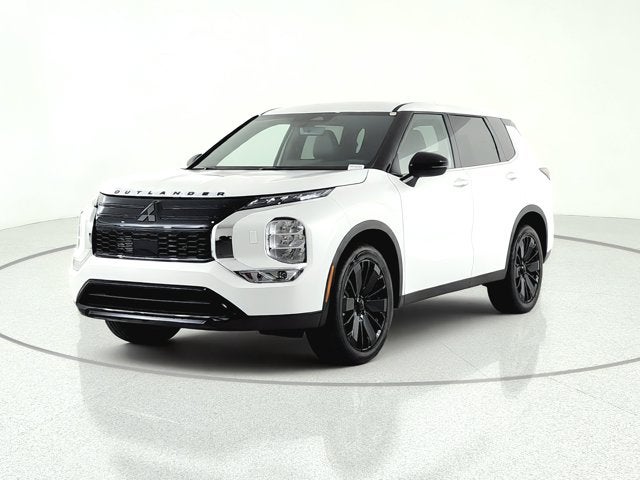 2026 Mitsubishi Outlander — side profile view