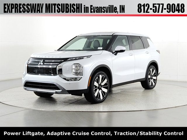2026 Mitsubishi Outlander SE in White Diamond — front three-quarter view