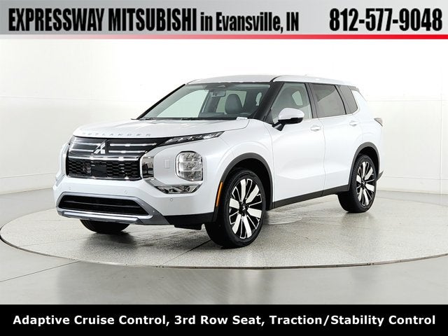 2026 Mitsubishi Outlander SE in White Diamond — front three-quarter view
