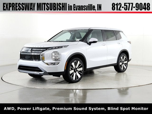 2026 Mitsubishi Outlander SE in White Diamond — front three-quarter view